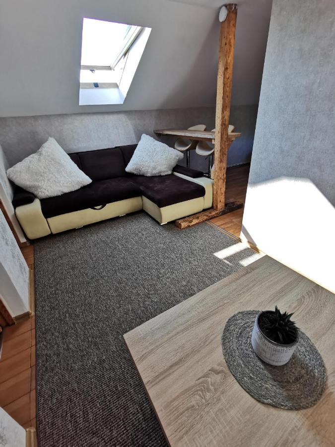 Silent Loft For Getaway Apartment เลียปาญา ภายนอก รูปภาพ